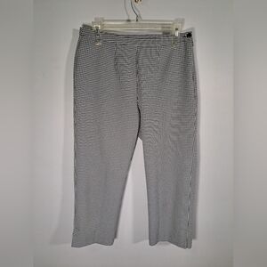 3/$15 Gingham white and black straight leg size 6 capris
